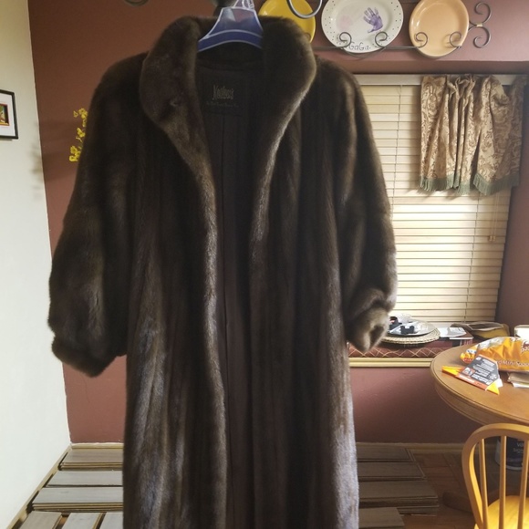 Mink Coat - Picture 3 of 6